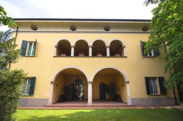 Villa bifamiliare in vendita a Bologna