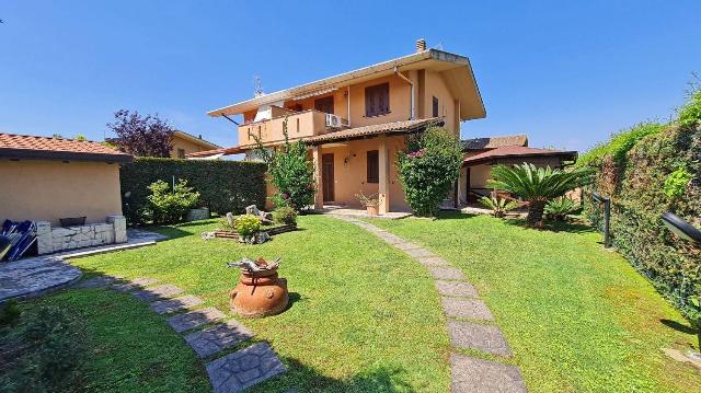 Mansion in Viale dei Tulipani, 19, Sabaudia - Photo 1