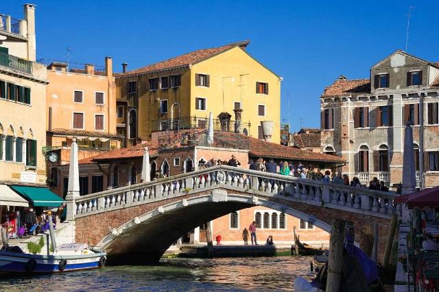 Geschäft in Campo San Giacometo, Venezia - Foto 1