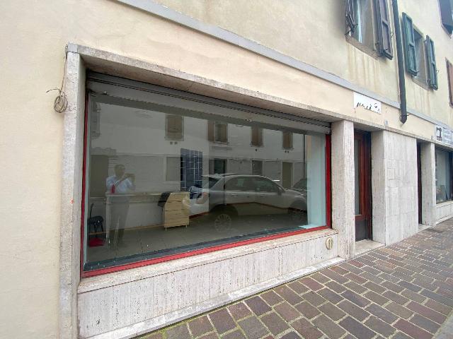 Shop in Via Gemona, Udine - Photo 1