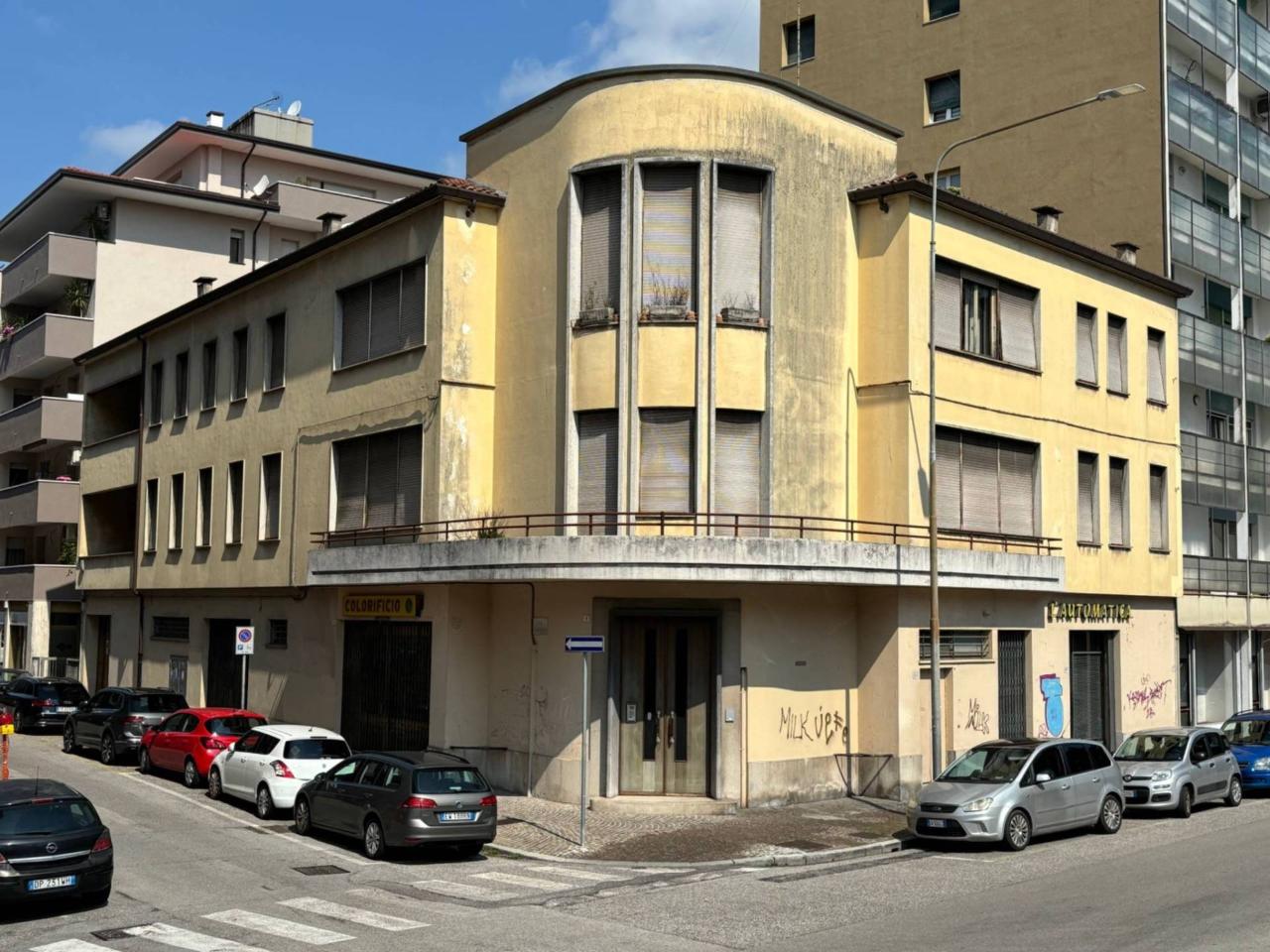 Palazzina commerciale in vendita a Udine