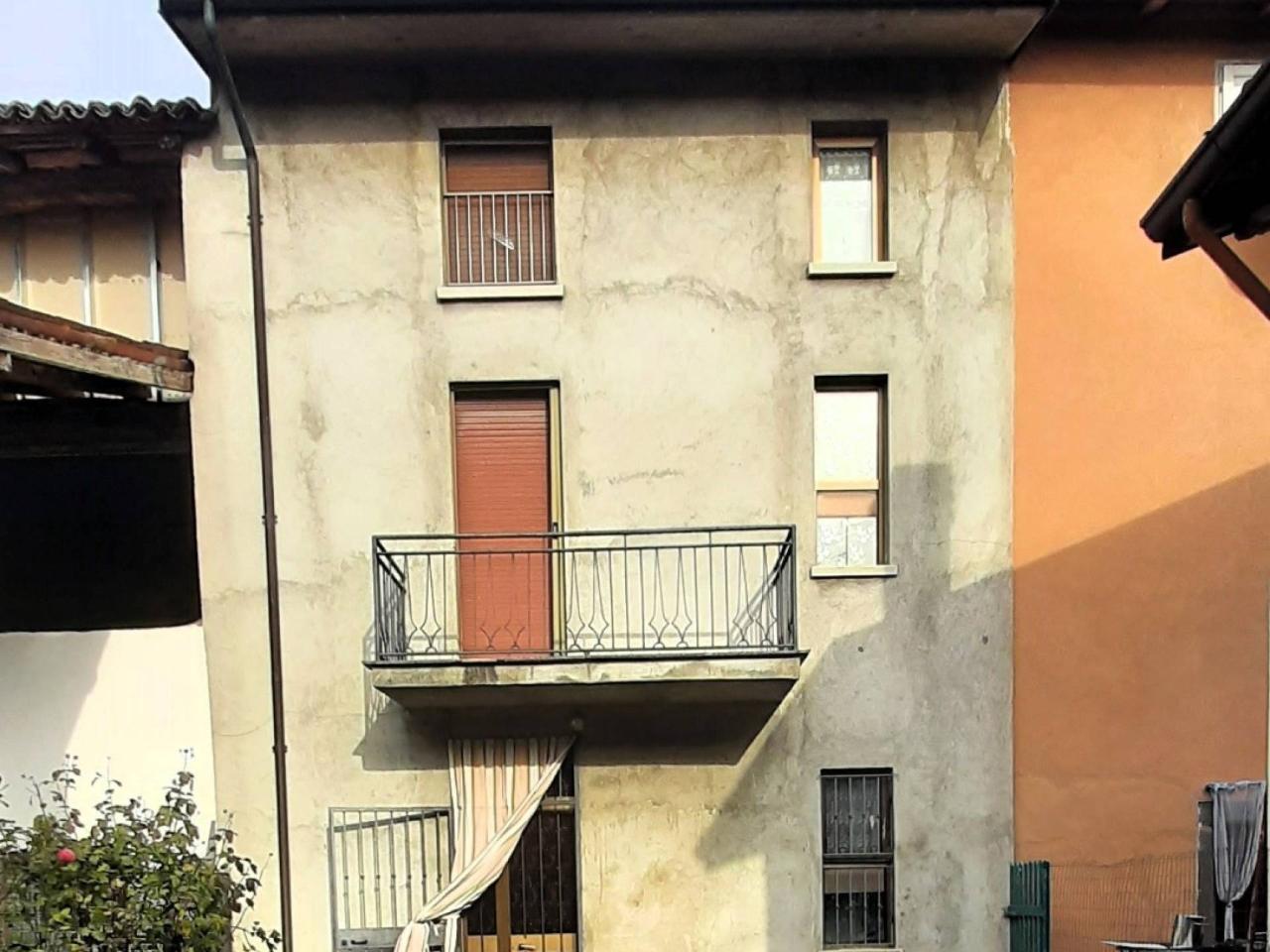 Casa indipendente in vendita a Fara Olivana Con Sola