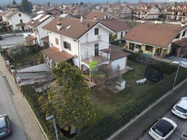 Single-family villa in Via Giosuè Carducci  12/1, Bruino - Photo 1