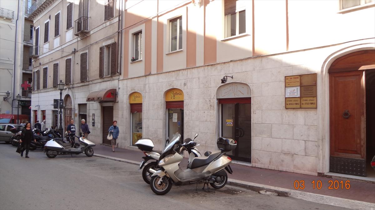 Locale commerciale in Via Spaventa, Chieti, {3} - Foto 2