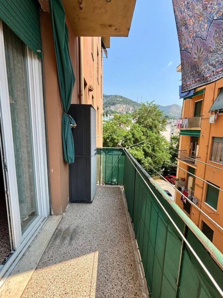 appartamento in vendita a Genova in zona Sestri Ponente