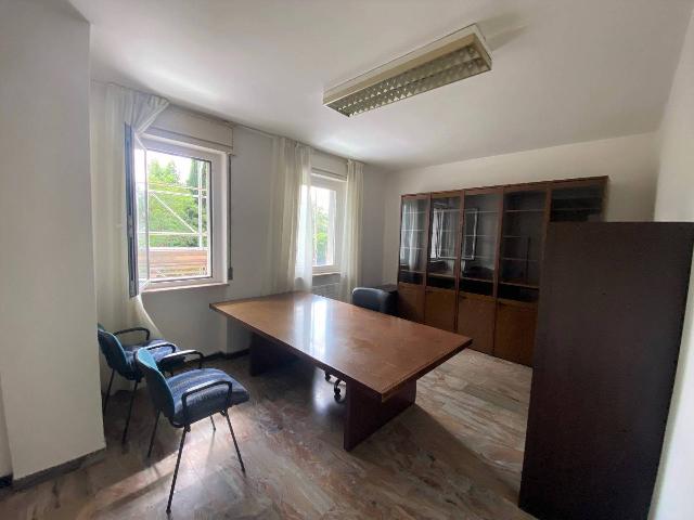 Shared office in {3}, Viale Ungheria - Photo 1