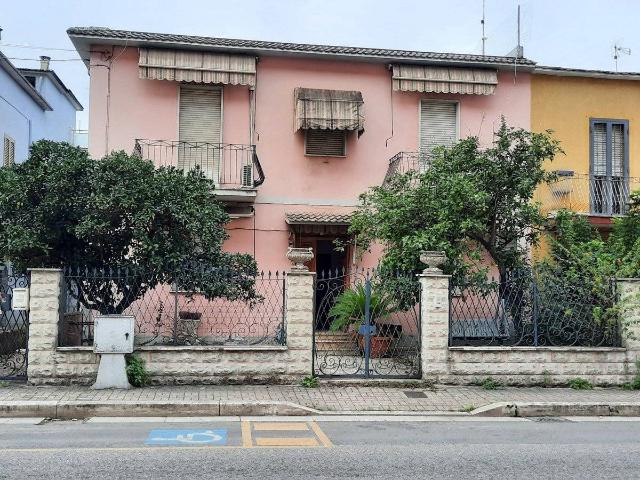 Villa in Via Caio Giulio Cesare 19, Latina - Foto 1