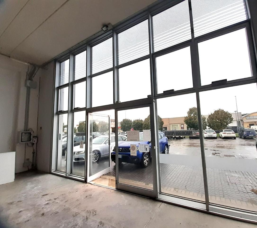 Locale commerciale in , Pontedera, {3} - Foto 2