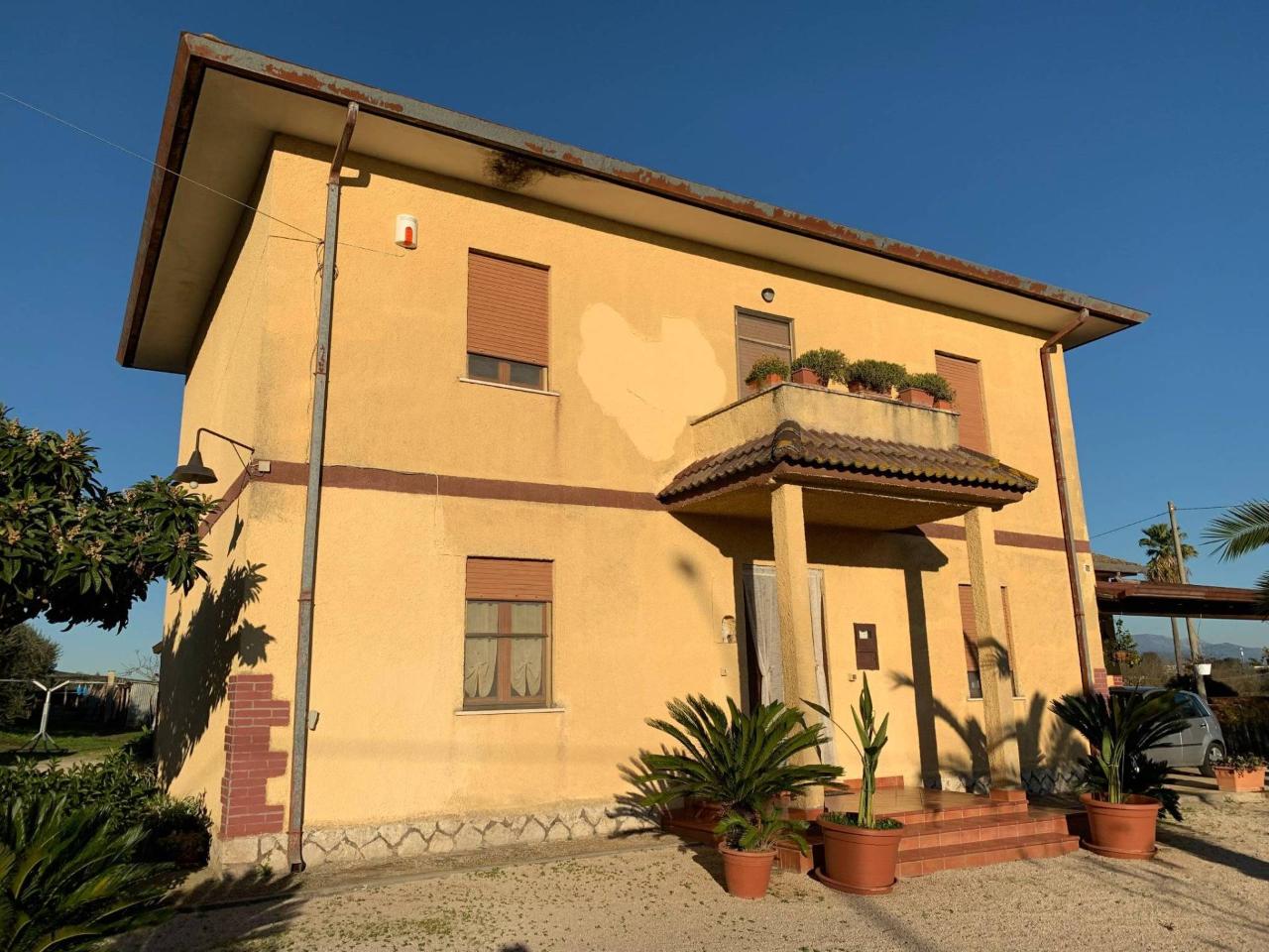 Palazzina commerciale in Strada Ferriere, Latina, {3} - Foto 1