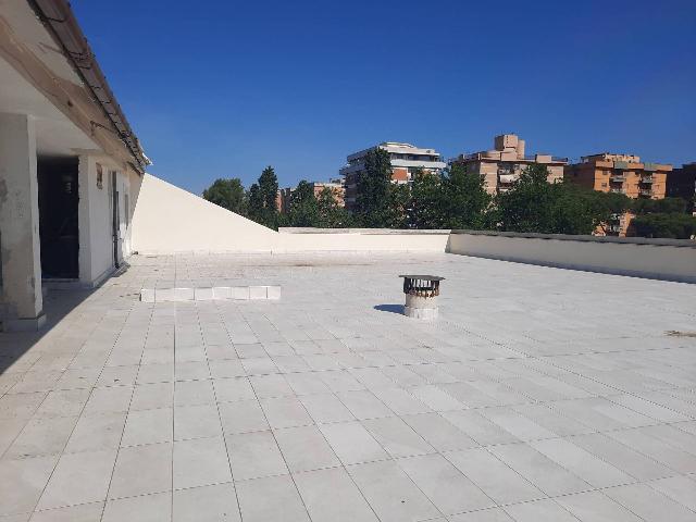 Negozio in {3}, Piazza Aldo Moro - Foto 1