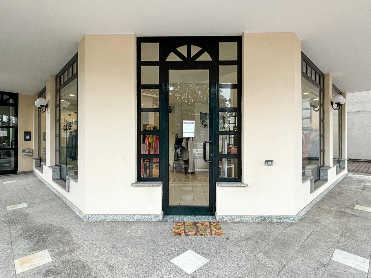 Negozio in Viale Milano 65, Gallarate, {3} - Foto 1