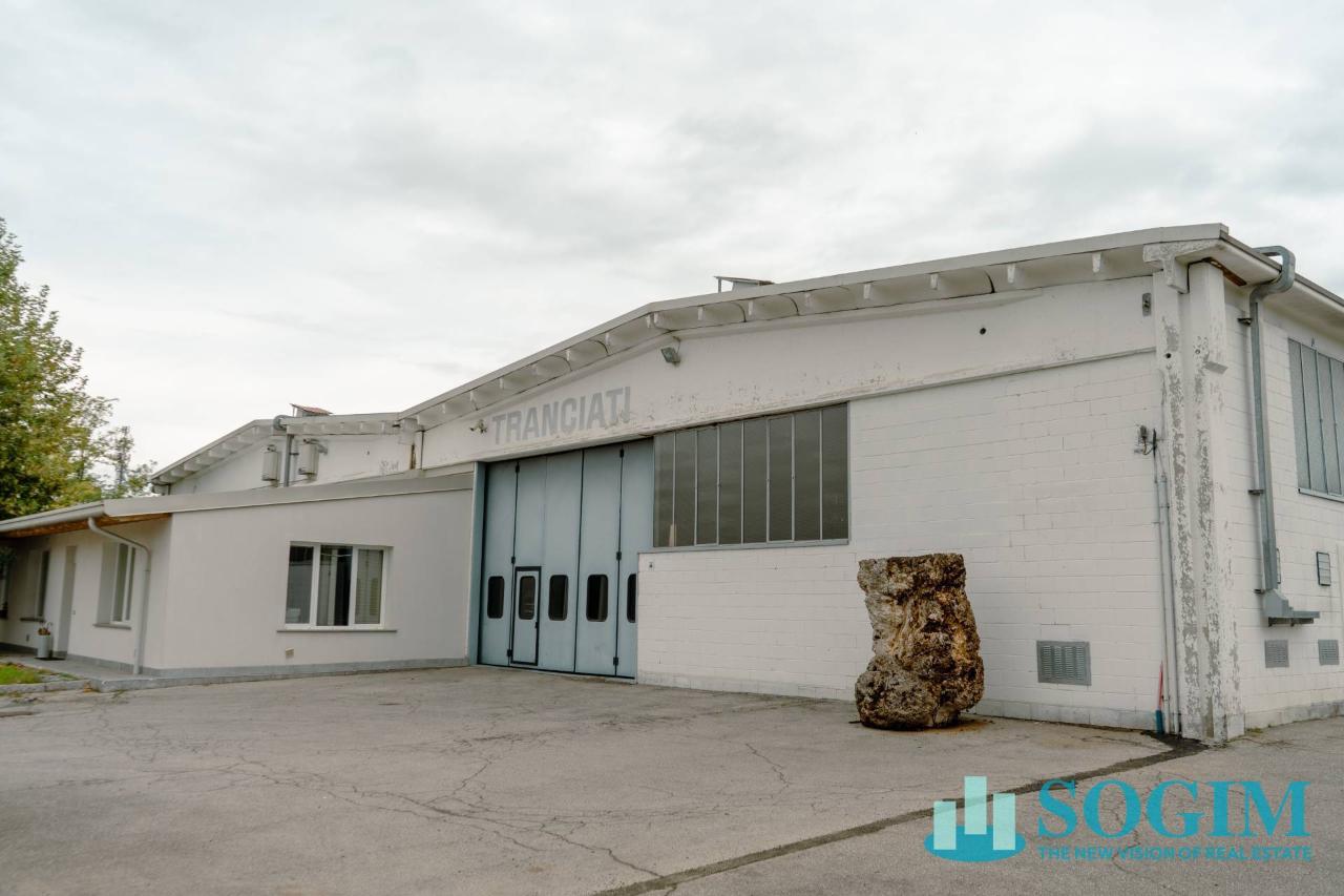 Capannone in Viale Industria, Lentate Sul Seveso, {3} - Foto 1