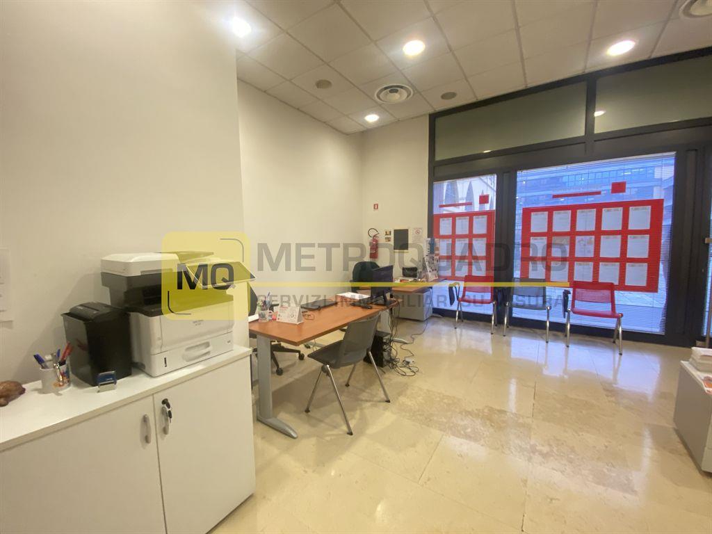Negozio in Corso Giacomo Matteotti 9, Lecco, {3} - Foto 1