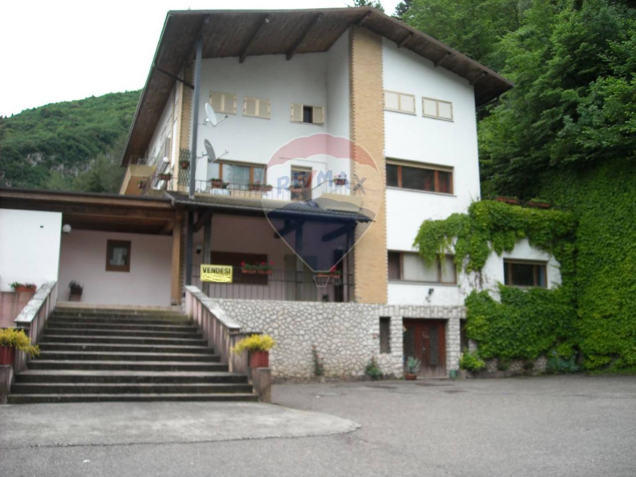 Esercizio commerciale in Via Lastra 84, Alpago, {3} - Foto 1