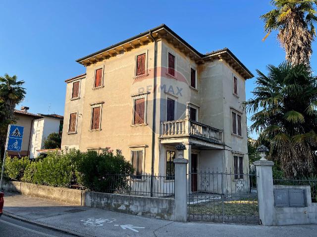 Villa in Viale Trieste 2-4, Vicenza - Foto 1