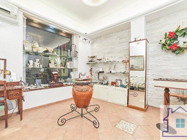 Shop in Via Cesare Battisti 16, Frascati - Photo 1