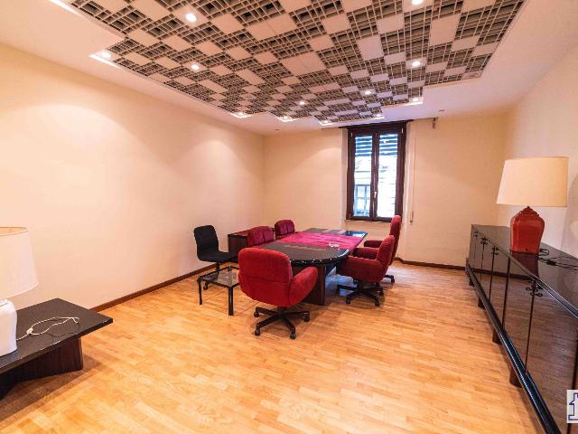 Shared office in {3}, Via della Panetteria - Photo 1