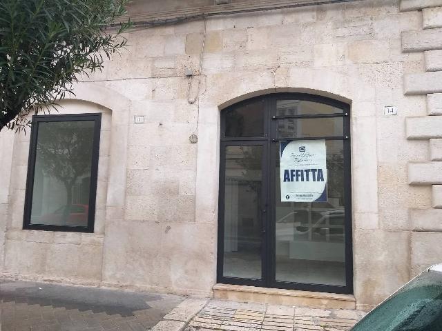 Geschäft in Via Camillo Benso di Cavour, Trani - Foto 1