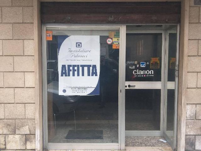 Geschäft in Via Giuseppe De Robertis 63, Trani - Foto 1