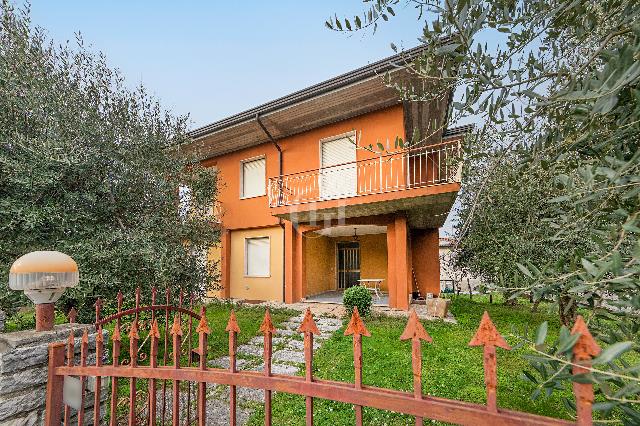 Villa unifamiliare in {3}, - Foto 1