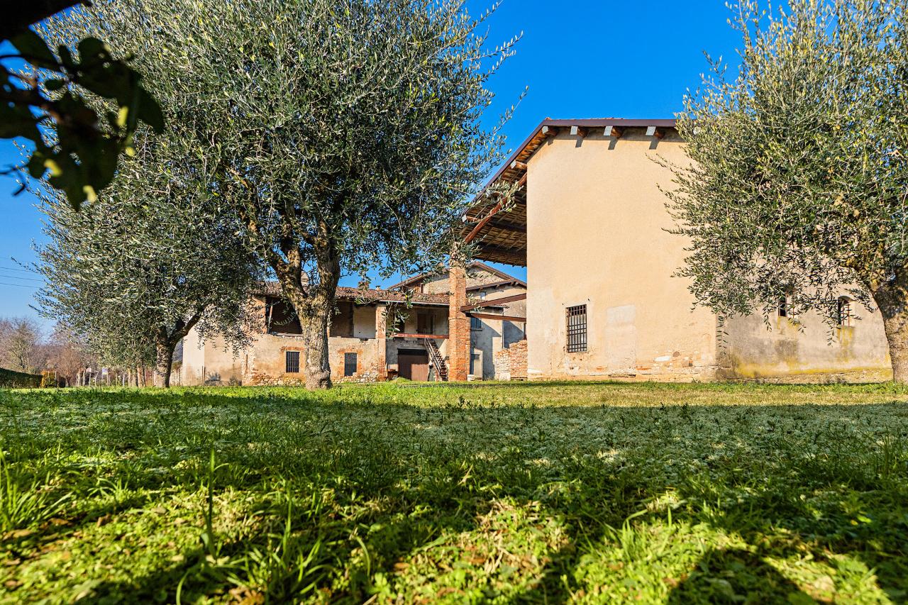 Casale in vendita a Desenzano Del Garda