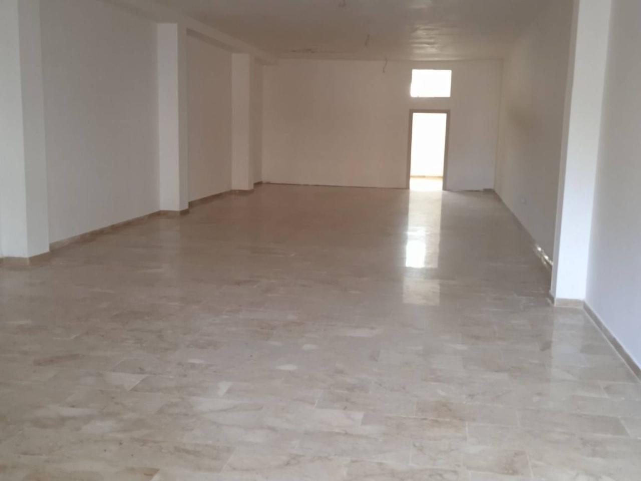 Negozio in Viale Alcide De Gasperi, Vibo Valentia, {3} - Foto 1