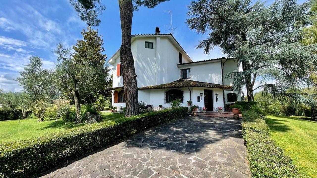 Villa in vendita a Poggio Mirteto