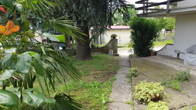 Villa in Via delle Valli, Mirandola - Foto 1