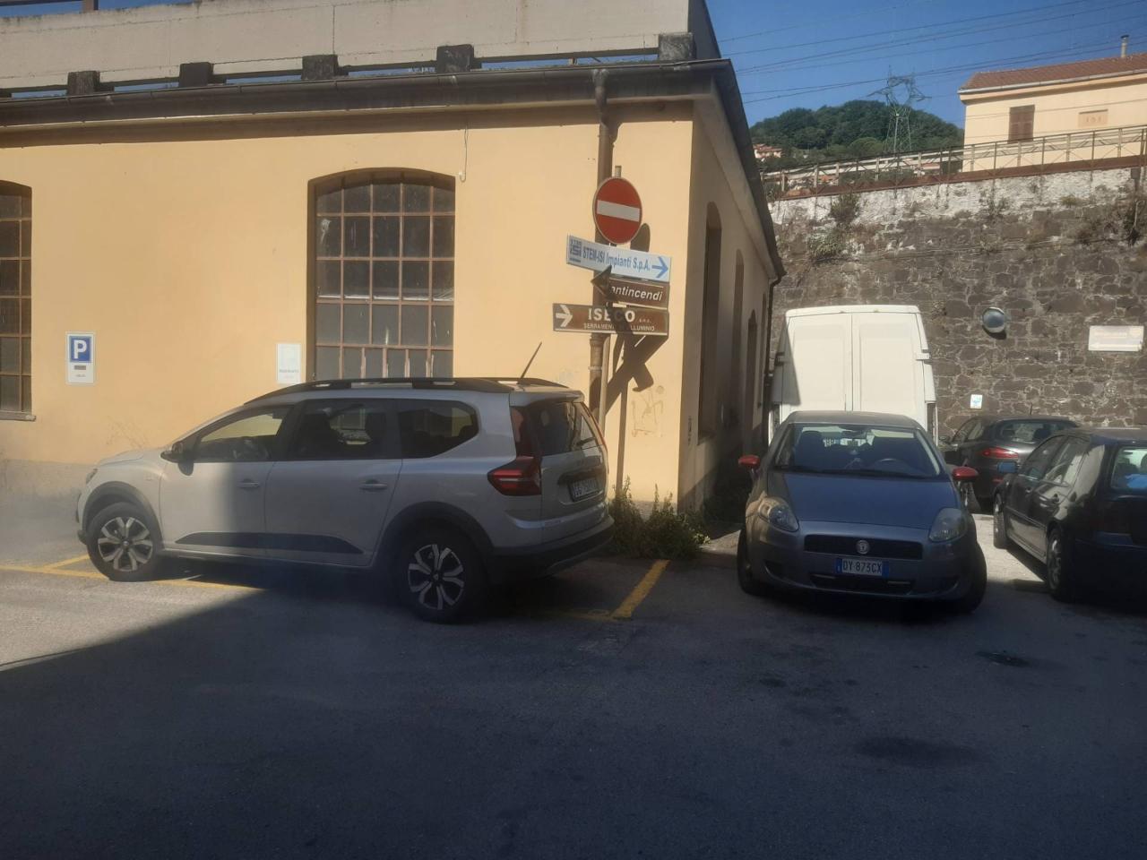 Capannone in vendita a Genova
