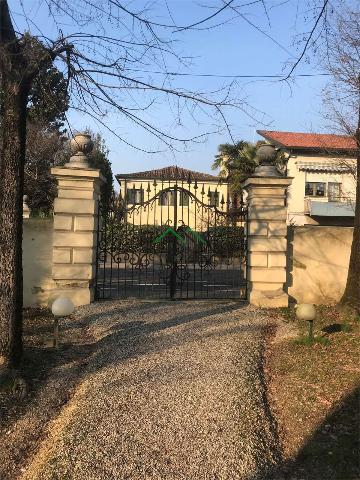 Villa trifamiliare in vendita a Venezia