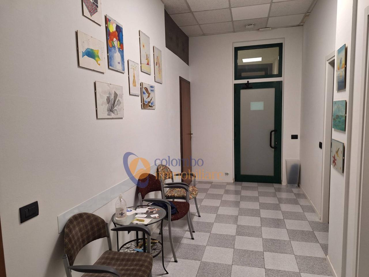 Negozio in Via G. Mazzini 14, Busto Arsizio, {3} - Foto 2
