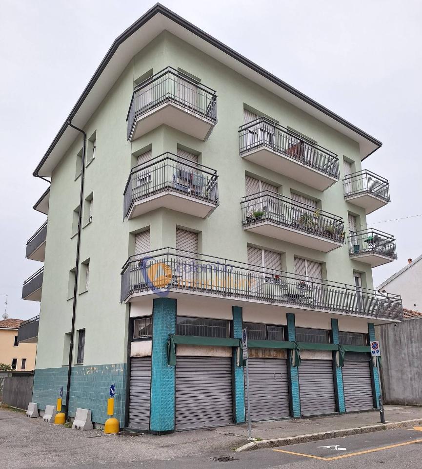 Negozio in Via Genova 18, Busto Arsizio, {3} - Foto 1