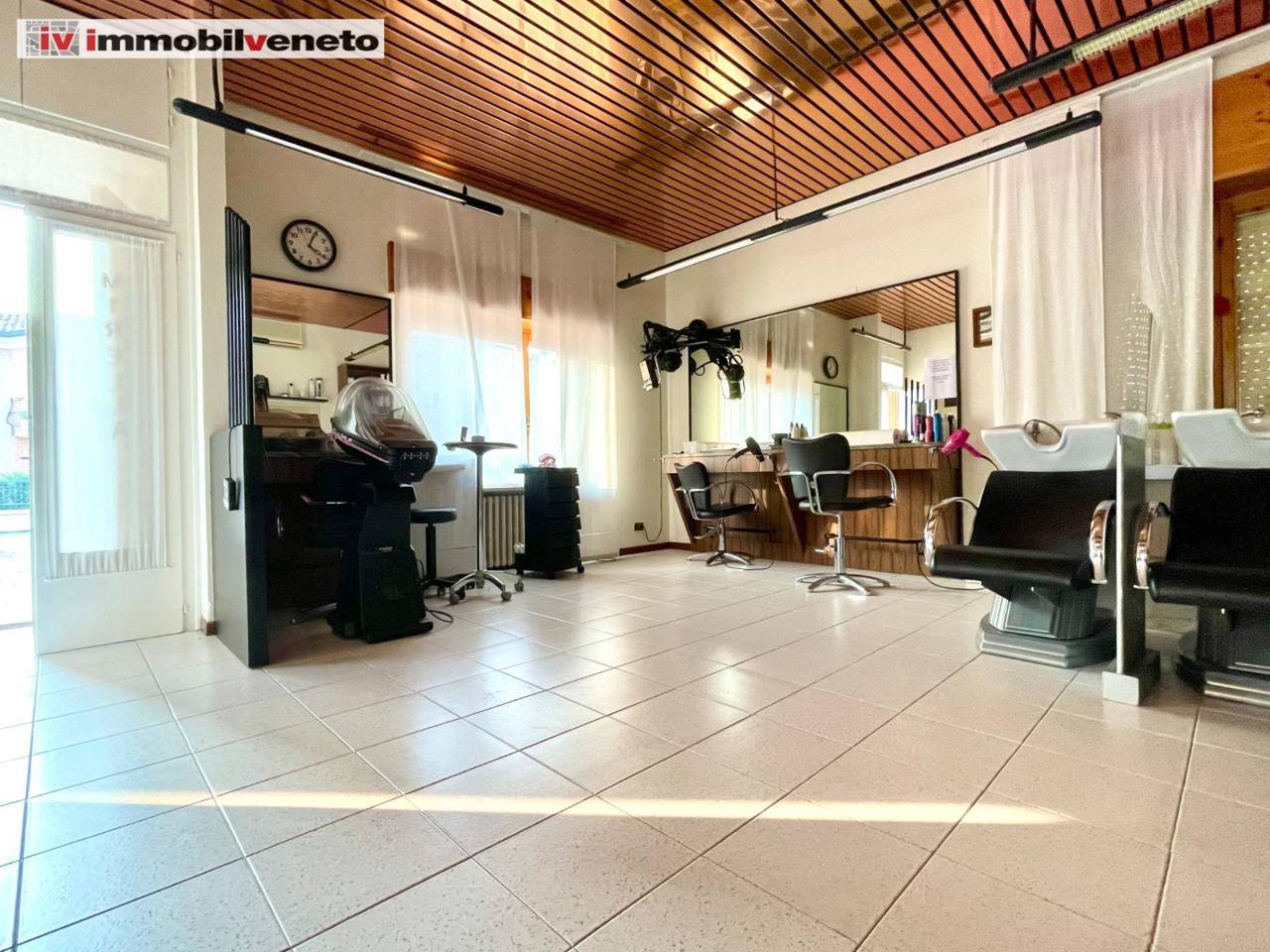 Esercizio commerciale in Via Roma 52, Lonigo, {3} - Foto 2