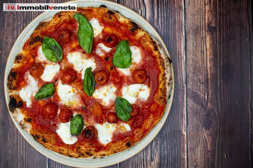 Esercizio commerciale in Via Roma 52, Lonigo, {3} - Foto 1