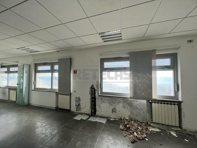 Palazzina commerciale in Corso Italia 64, Pietra Ligure, {3} - Foto 2