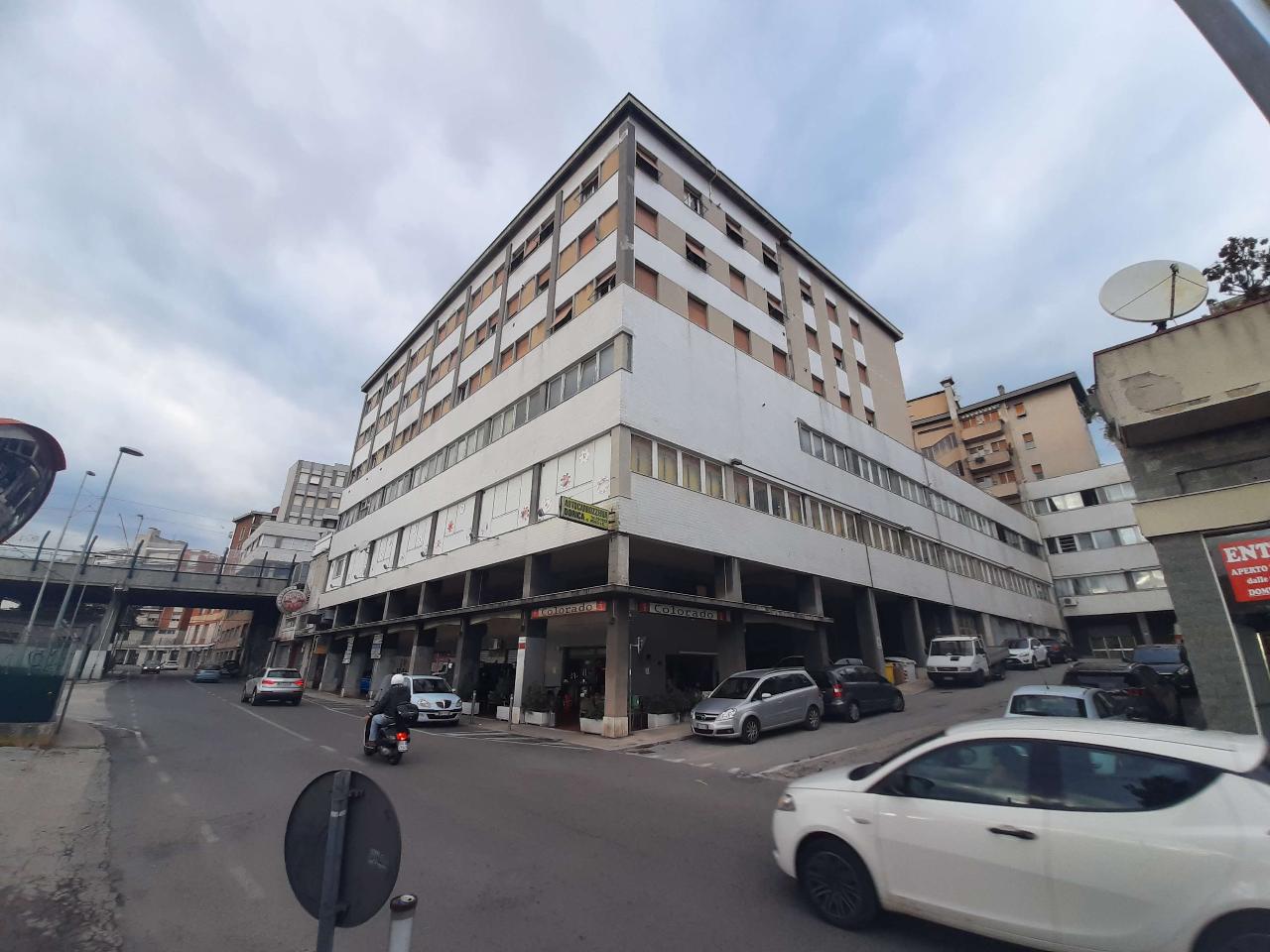 Palazzina commerciale in affitto a Ancona