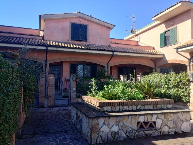 Terraced house in Via Casal Bianco 430, Guidonia Montecelio - Photo 1