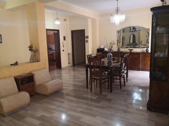 Apartament in {3}, Piazza della Resistenza - Photo 1