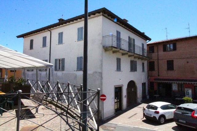 4-room flat in Piazza dei Partigiani 2, Guanzate - Photo 1