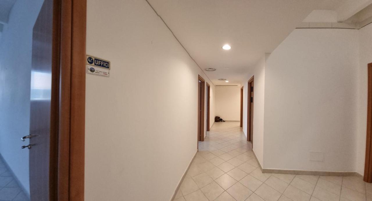Capannone in dei Pelaghi 220, Livorno, {3} - Foto 1