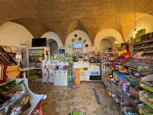 Esercizio commerciale in vendita a Ascoli Piceno