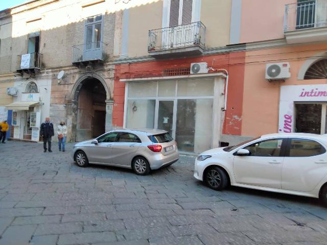 Negozio in Via San Francesco d'Assisi 68, Maddaloni - Foto 1