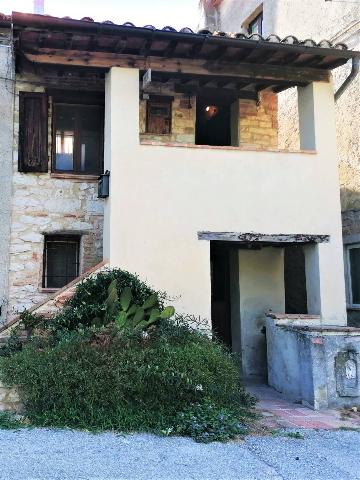 Einfamilienhaus in Fr. Nebbiano, Loc. Collestellano 119, Fabriano - Foto 1