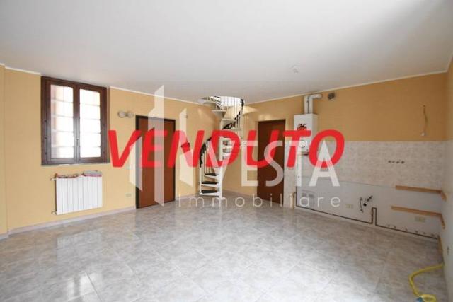 2-room flat in Via Garibaldi, Bernareggio - Photo 1