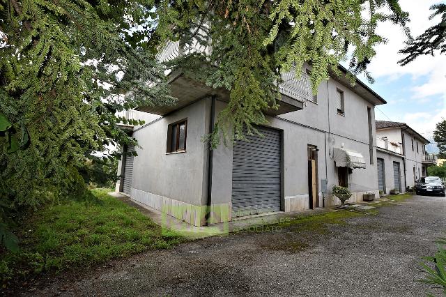 Detached house in Via Ugo La Malfa 38, Amandola - Photo 1