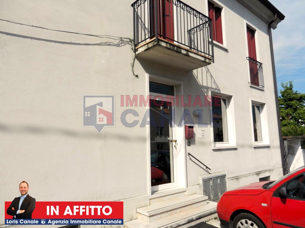 Esercizio commerciale in Via Alcide De Gaspari, Chiuppano, {3} - Foto 1