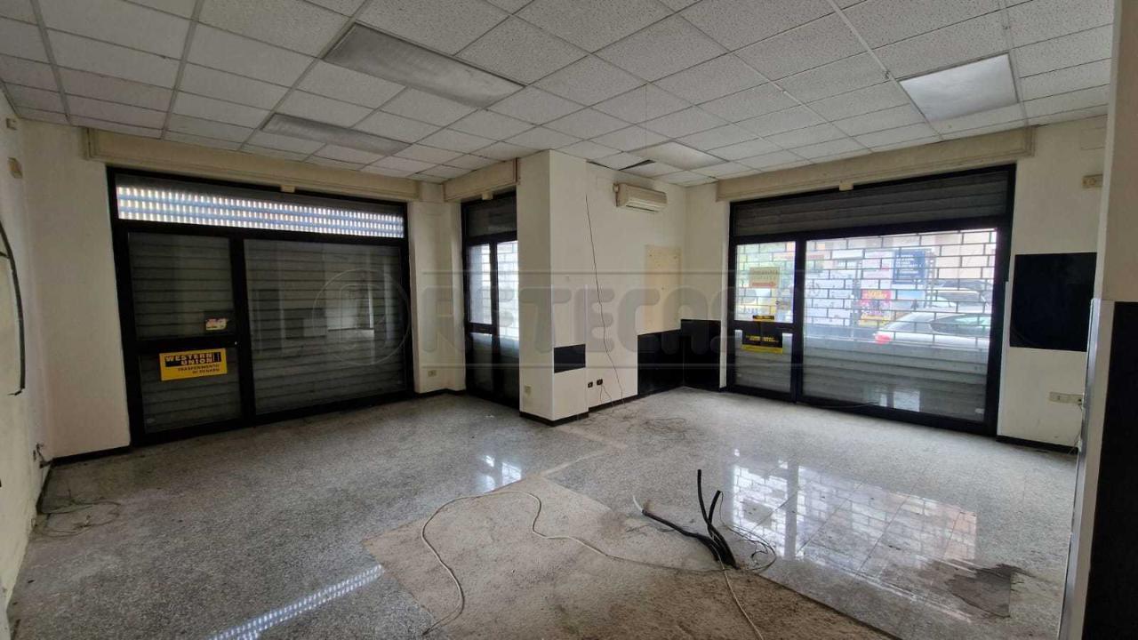 Palazzina commerciale in , Mercato San Severino, {3} - Foto 2