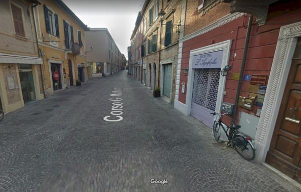 Negozio in Piazza Pier Maria Amiani, Fano, {3} - Foto 1