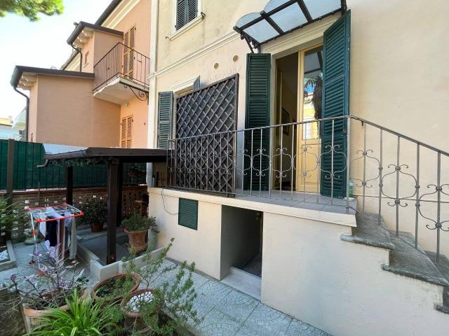 Terraced house in Viale Zara 1, Pesaro - Photo 1