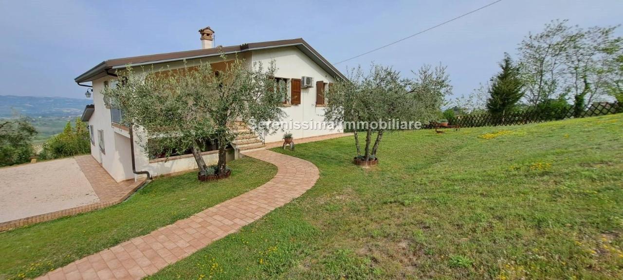 Villa in vendita a Vallefoglia